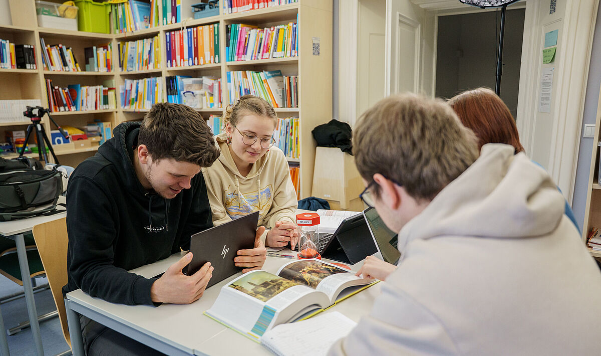 Lernbüro: Präsenzbibliothek für Lehrende und Lernende