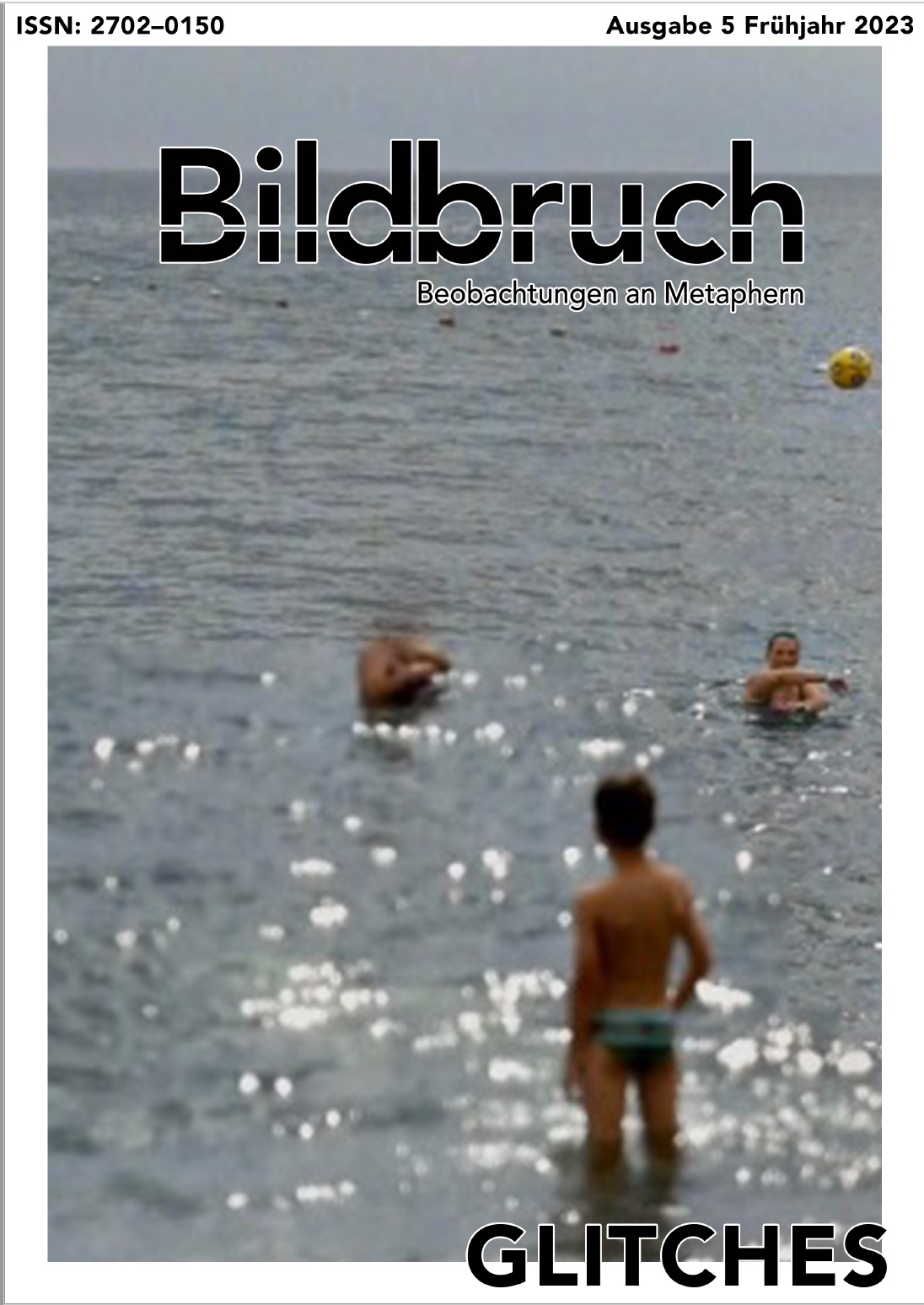 Cover der Ausgabe Bildbruch aus dem Frühjahr 2023. Wasser mit 3 badenden Menschen.
